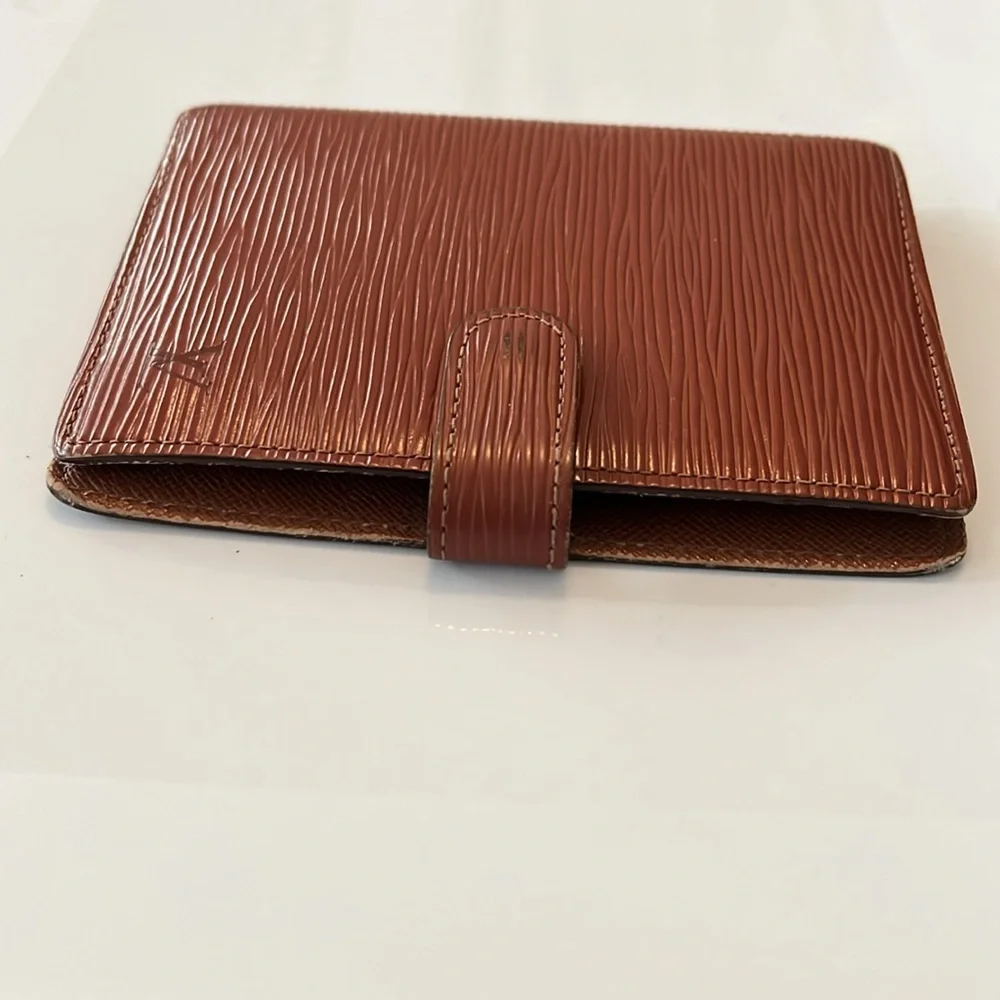 Louis Vuitton Epi Leather Brown Agenda Wallet Passport Holder with LV Stickers - Picture 12 of 14